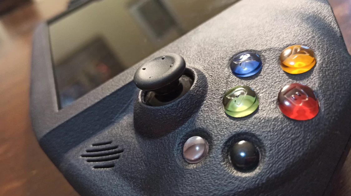 Nije eumulator, nije mini PC: Igrač napravio pravu prenosnu Xbox konzolu i izgleda odlično